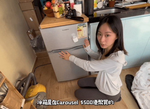 一邊是有齊小雪柜、鋅盤、電磁爐、抽油煙機等必備的電器。