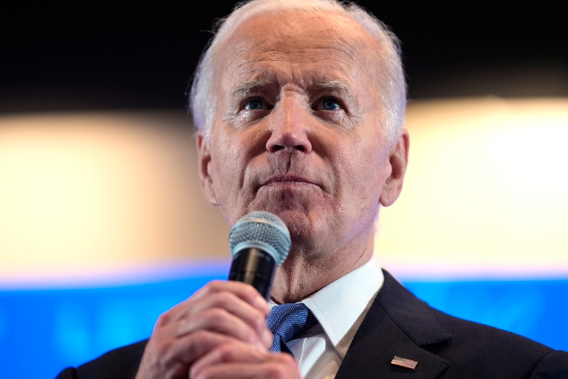 美國總統拜登27日在亞特蘭大的首場2024總統大選辯論中的神情。美聯社