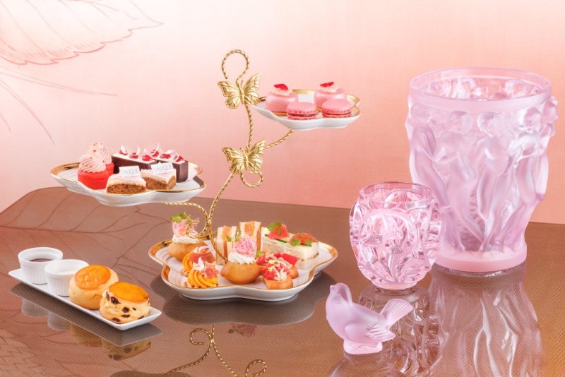 The Blooms by éPURE與法國水晶品牌LALIQUE，供應新的粉紅色主調下午茶。