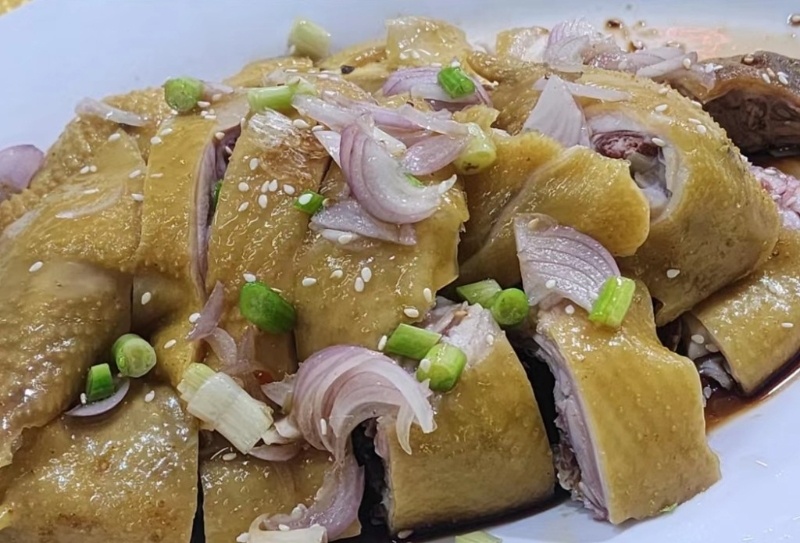 中山美食推介2024｜8. 利泰食店 位于舊城區的老牌消夜大排檔。（圖片來源：小紅書@過氣校紅高飛陳）