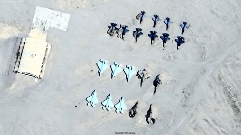 新疆的靶場出現美軍的F-22與F-35隱形戰機的靶機。