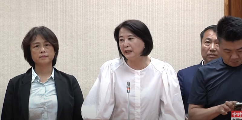 立委王鴻薇控訴。（取自直播）