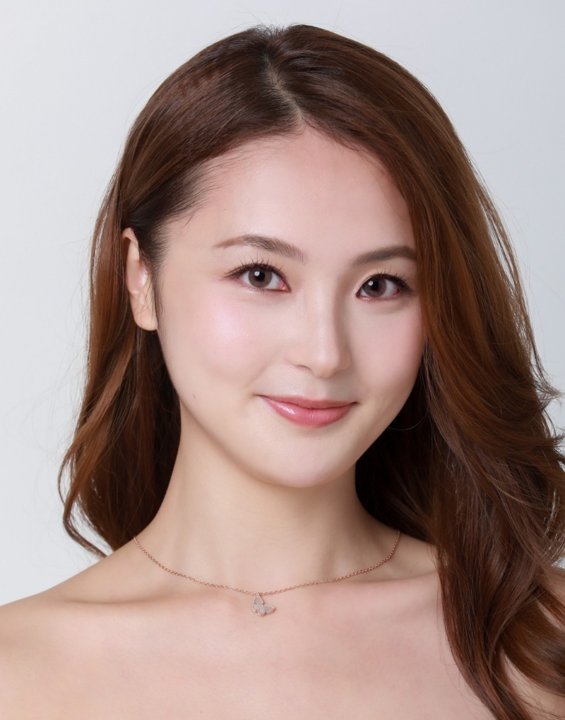 李曼思（Adria）現年26歲，身高157cm，現時為一名碩士學生。
