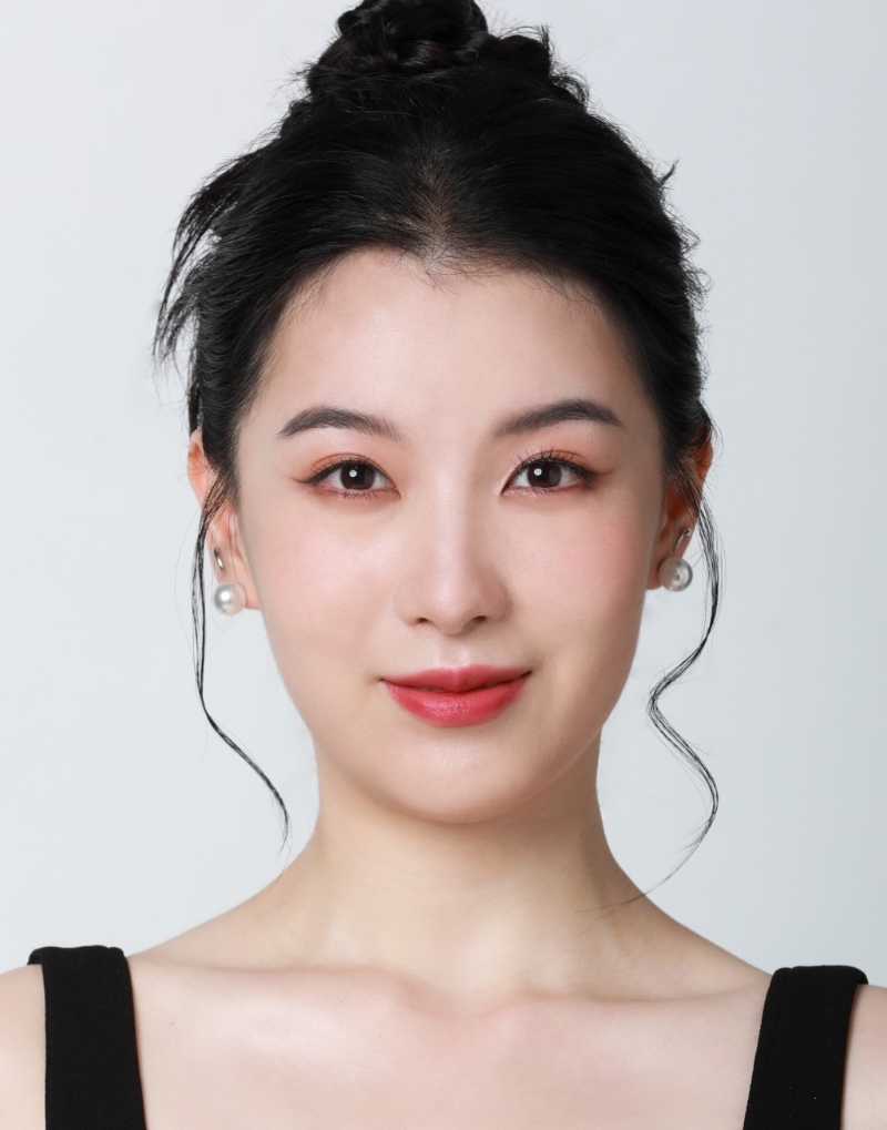 吳芷靖（Clary）現年24歲，身高166.5cm，學歷為碩士畢業，現時為一名文化制作人。