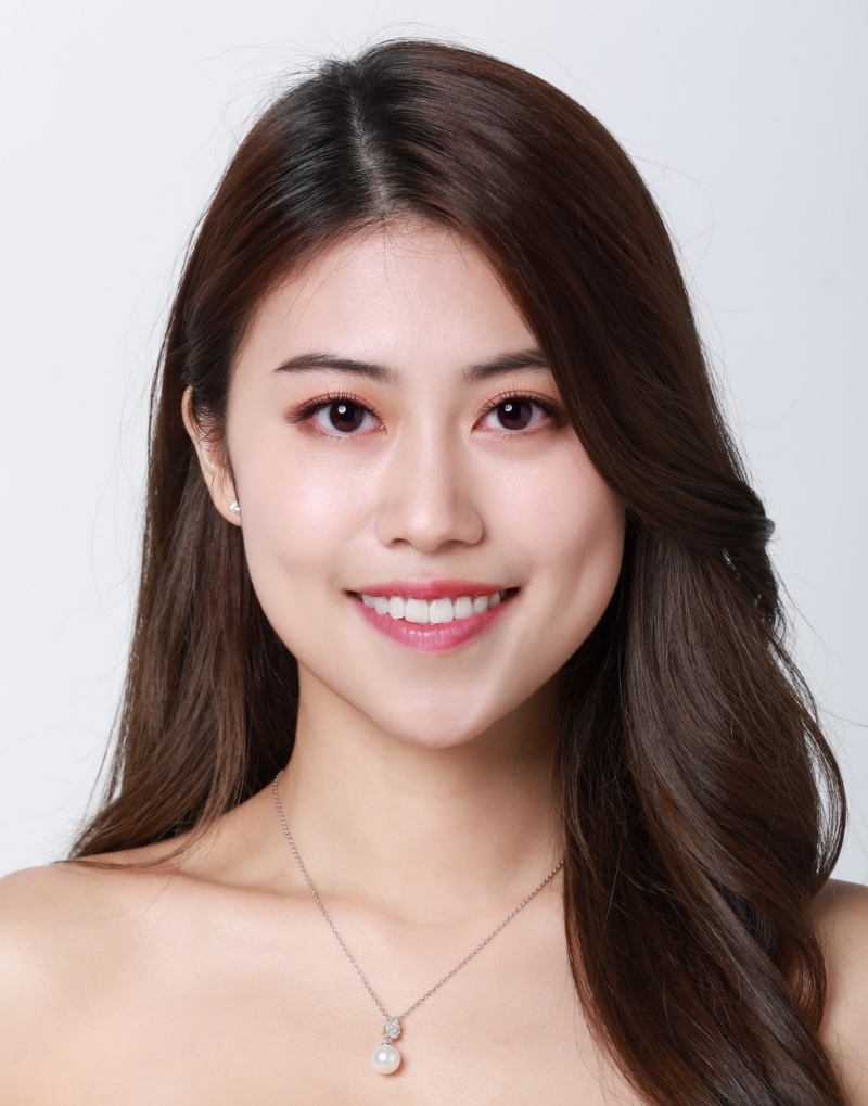 鐘翠詩（Tracy）現年24歲，身高159cm，剛大學畢業。