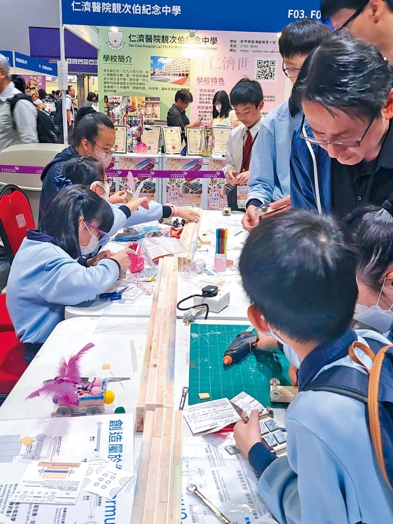 早前靚中制作了香港學界第一條師生協力自造的轆轆小車比賽標準路軌備受矚目，本月初靚中更獲邀舉辦「校際DERBY方程式比賽同樂日2024」，再展所長。