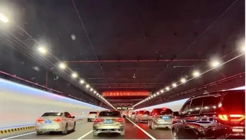 深中通道海底隧道最美天幕暫時關閉。
