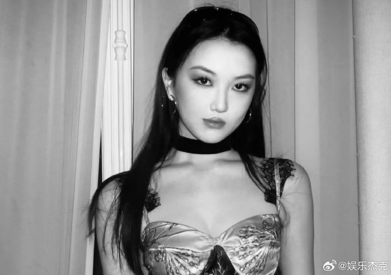 李嫣變得很有女人味。