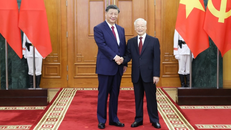 習近平訪問越南時與越共中央總書記阮富仲會談。 新華社