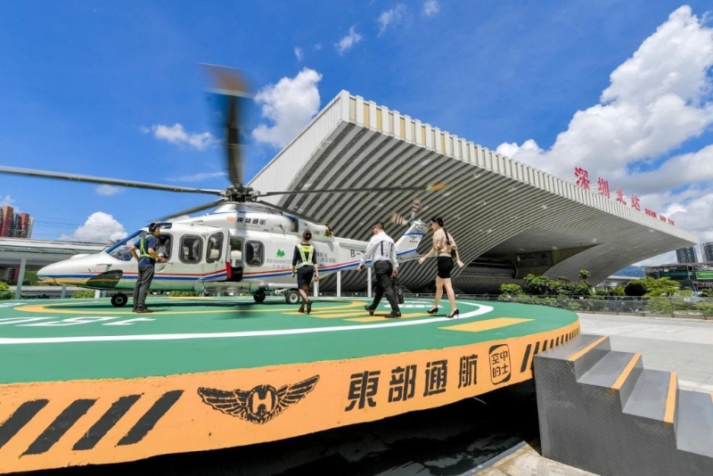 選用AIRBUS135直升機機型，接載乘客出游。