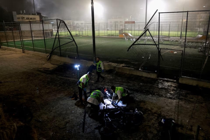以色列占領區戈蘭高地一座足球場27日遭火箭彈攻擊，造成12名年齡介于10歲至20歲間的民眾喪生。（路透社）