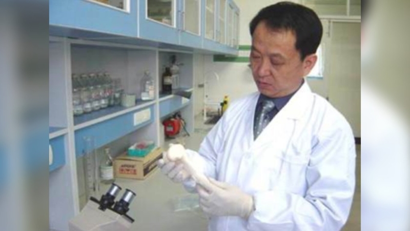4000具尸體被盜賣拆骨案中的操控者李寶興，是一名解剖專家。