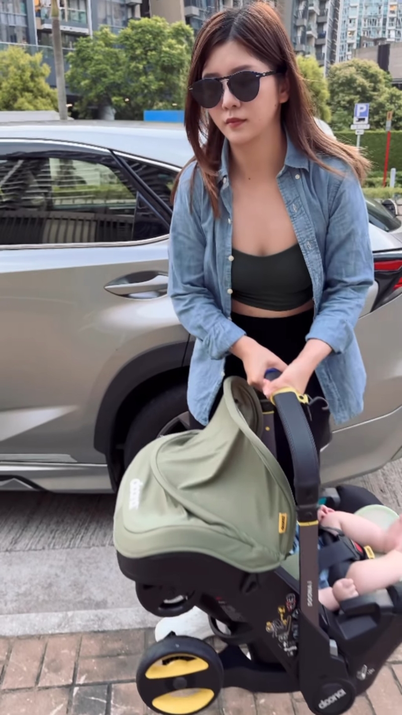 陳嘉慧8日在IG出post，分享與B女到海濱長廊散步。