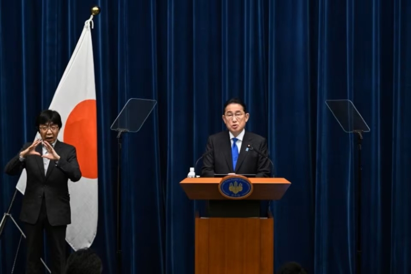 記者會上，岸田文雄表示要為黑金丑聞負責。 路透社