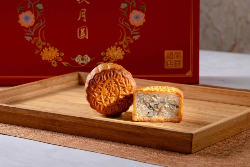 3.麥芽糖高纖果仁月餅，精挑優質雜錦果仁及麥芽糖，味道天然無添加，高纖健康又飽肚。（$348 帝苑酒店）