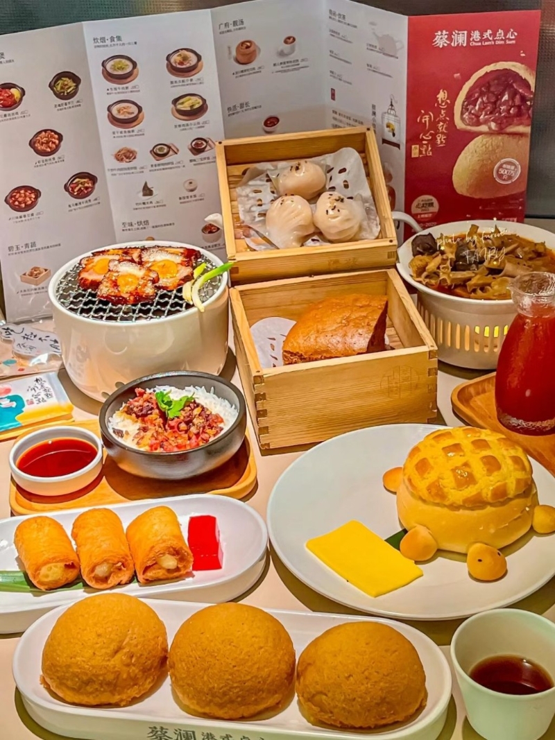 蔡瀾港式點心由美食家蔡瀾于2017年創立，在內地有多間分店，主打港式口味點心，在傳承古法點心的基礎上大膽創新。