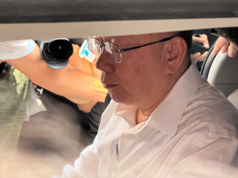柯文哲被帶往廉政署偵訊。
