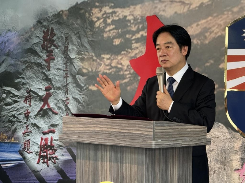 記者向賴清德喊話，柯文哲是不是試圖在模糊焦點，賴清德神態輕松進入會場，未回應記者提問。
