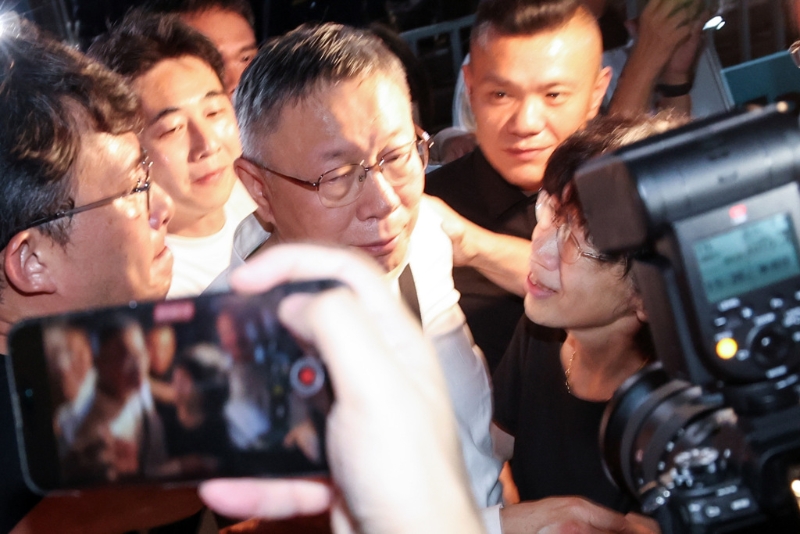 民眾黨黨主席柯文哲卷入京華城容積率弊案遭聲押，臺北地院2日凌晨裁定無保請回，檢方將提抗告。中時資料照