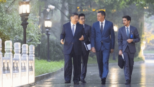 習近平同西班牙首相桑切斯散步 習近平同西班牙首相桑切斯散步