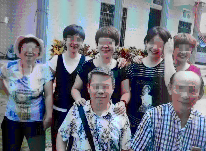 覃氏三姐妹與親友生前合照。