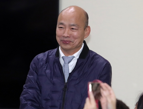 韓國瑜助臺北市政府“調頭寸”時，卻傳出向公股行庫募款不順的情形。
