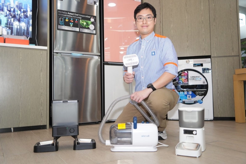 豐澤電器的Senior Customer Advisor John Chin 提到，除根據寵物護理需要而入手外，可以特別留意實際操作。
