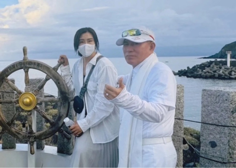 戴上口罩的王祖賢充滿仙氣。