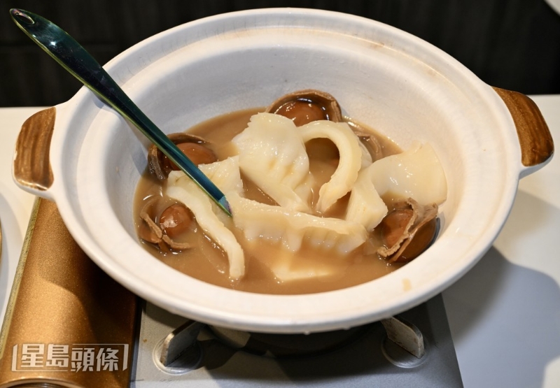 網鮑和花膠皇經過多重烹調工序，才能做到香軟入味。