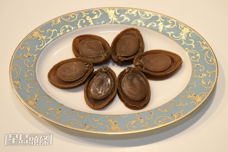 張師傅選用日本網鮑入饌。