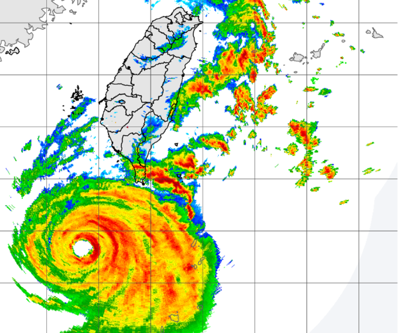 山陀兒將在南臺灣登陸，雷達回波圖已可看出清晰臺風眼。氣象署提供