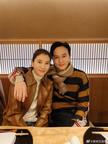 袁詠儀與張智霖結婚多年，依然好恩愛。