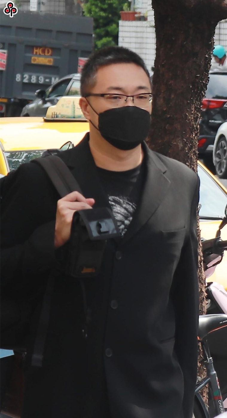 名嘴朱學恒強吻臺北市議員鐘沛君，被依強制猥褻罪起訴