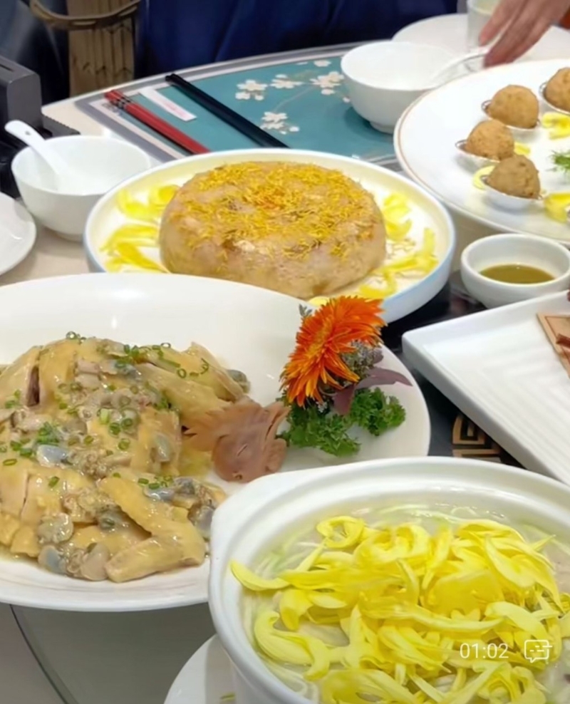 小欖公飯店央視更連續第3年到店拍攝小欖公鎮店招牌菜特色菊花宴。