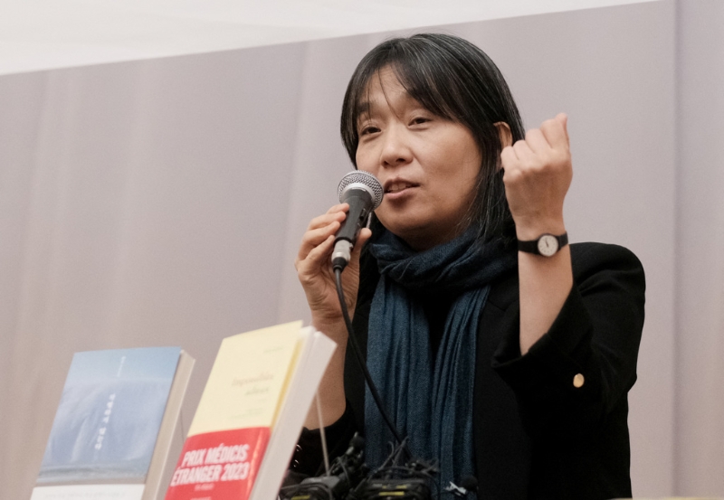 韓國作家韓江2023年9月發表新書，在首爾面對媒體談論創作理念。