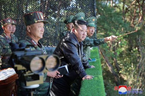 朝鮮官媒朝中社10月3日發布照片，金正恩2日視察朝鮮西部地區特種部隊。