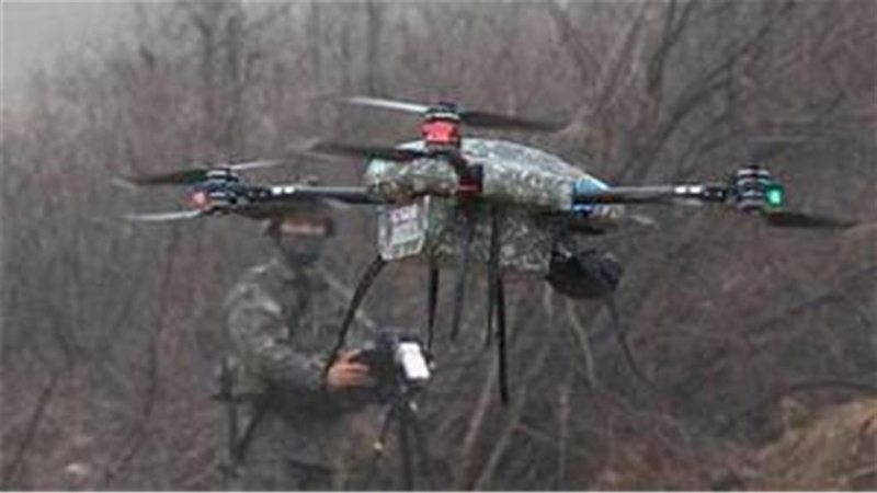 2023年1月，一名韓國士兵在美韓聯合軍演期間操作無人機。 美聯社