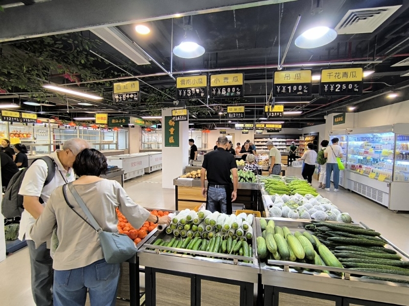 香蓮街市商戶展示繁體字價錢牌。