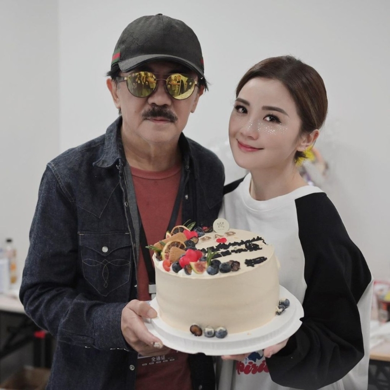 昨日（23日）蔡卓妍就在IG上分享了同爸爸慶生的照片，場面滿載溫馨，樂也融融。