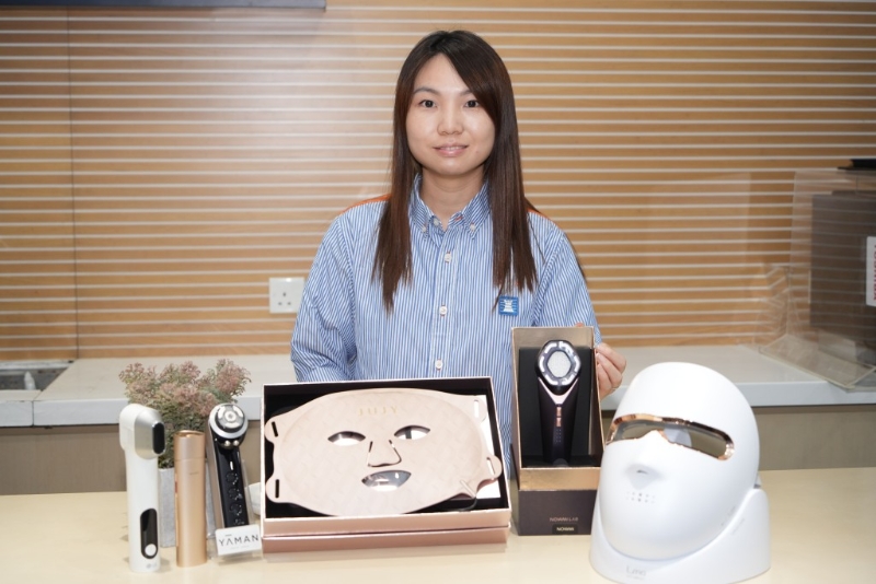 豐澤電器Senior Customer Advisor Kiko Cheung指家用美容儀種類繁多，并能針對不同的皮膚問題。