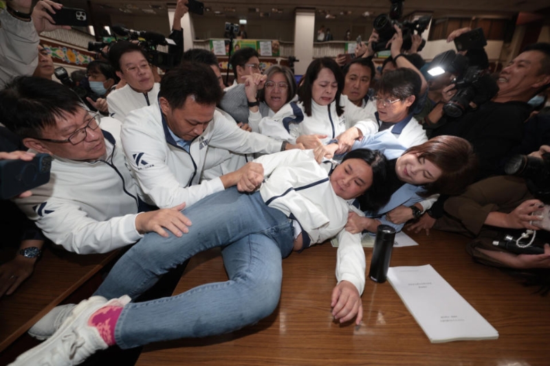臺灣立法院上演肢體沖突。中時新聞網