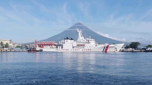 菲律賓海岸防衛隊的船艦。 fb