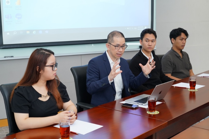 資助大學的非本地生限額，本學年起提高至本地生學額4成。