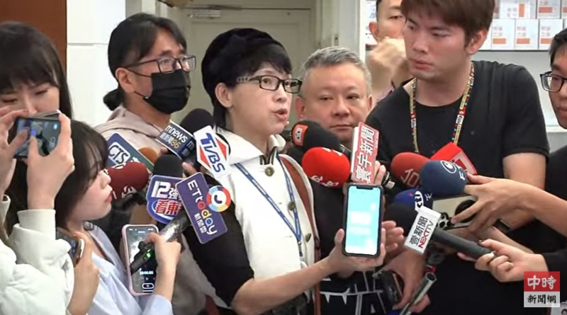璩美鳳控柯文哲性騷，今（12）日秀出與柯的對話截圖，并還原整起事件。