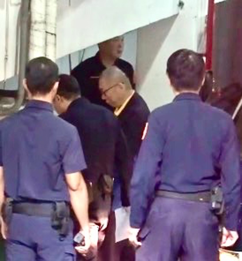 柯文哲一改形象，以剃光頭示人