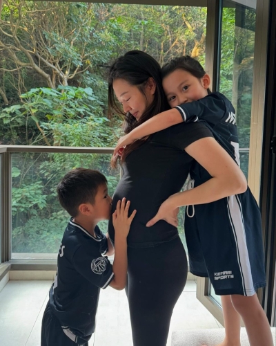 昨日(12日)蔡慧欣就在IG上分享了多張身挺巨肚與子女合照的照片，宣布將迎第3胎寶貝，引來不少網民留言祝福。