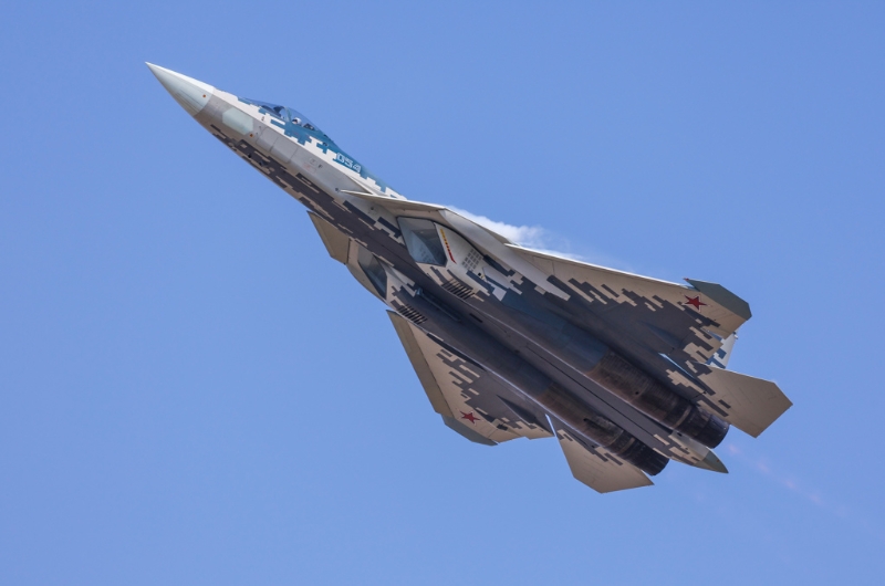 蘇-57首次參加珠海航展，在航展上進行高難度機動表演，令許多前往參觀的民眾大開眼界。（圖／