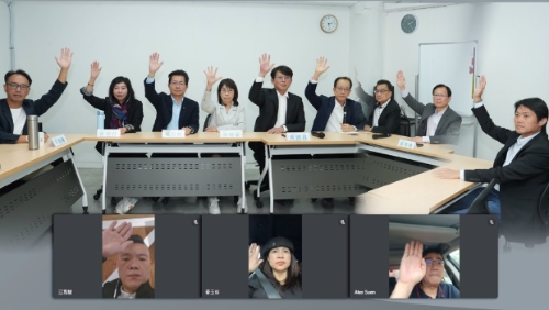 民眾黨中央委員會18日經過投票，一致同意民眾黨主席柯文哲延長請假3個月。