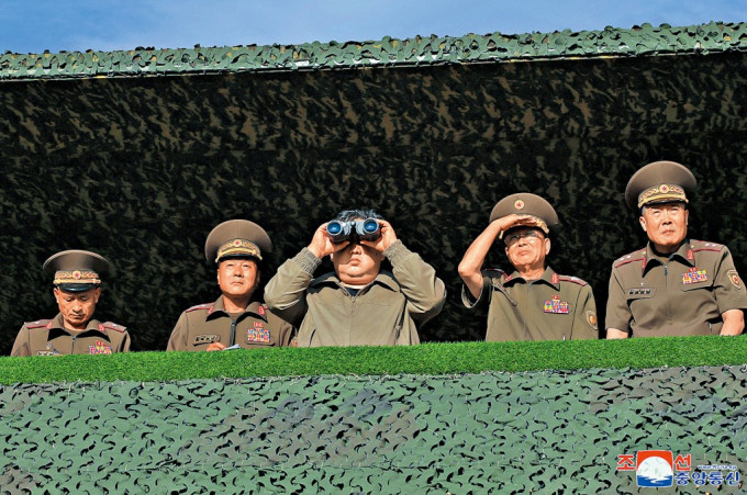 三星上將金永福9月陪同金正恩視察特種部隊訓練基地。.jpg