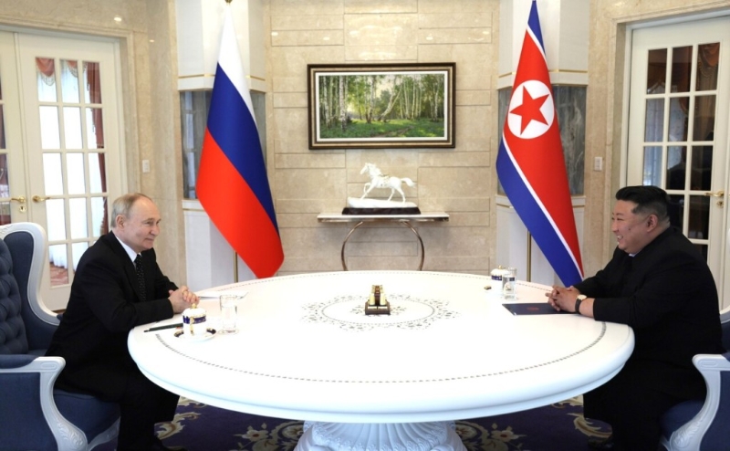 俄羅斯傳出以逾百萬桶石油換取朝鮮投入烏克蘭戰場。圖為普京與金正恩今年4月在平壤會談。